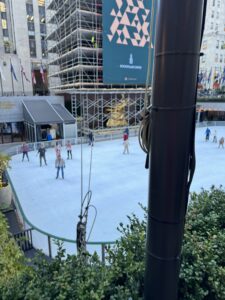 Teh Rockefeller Centre, ice skating rink with skaters on the rink