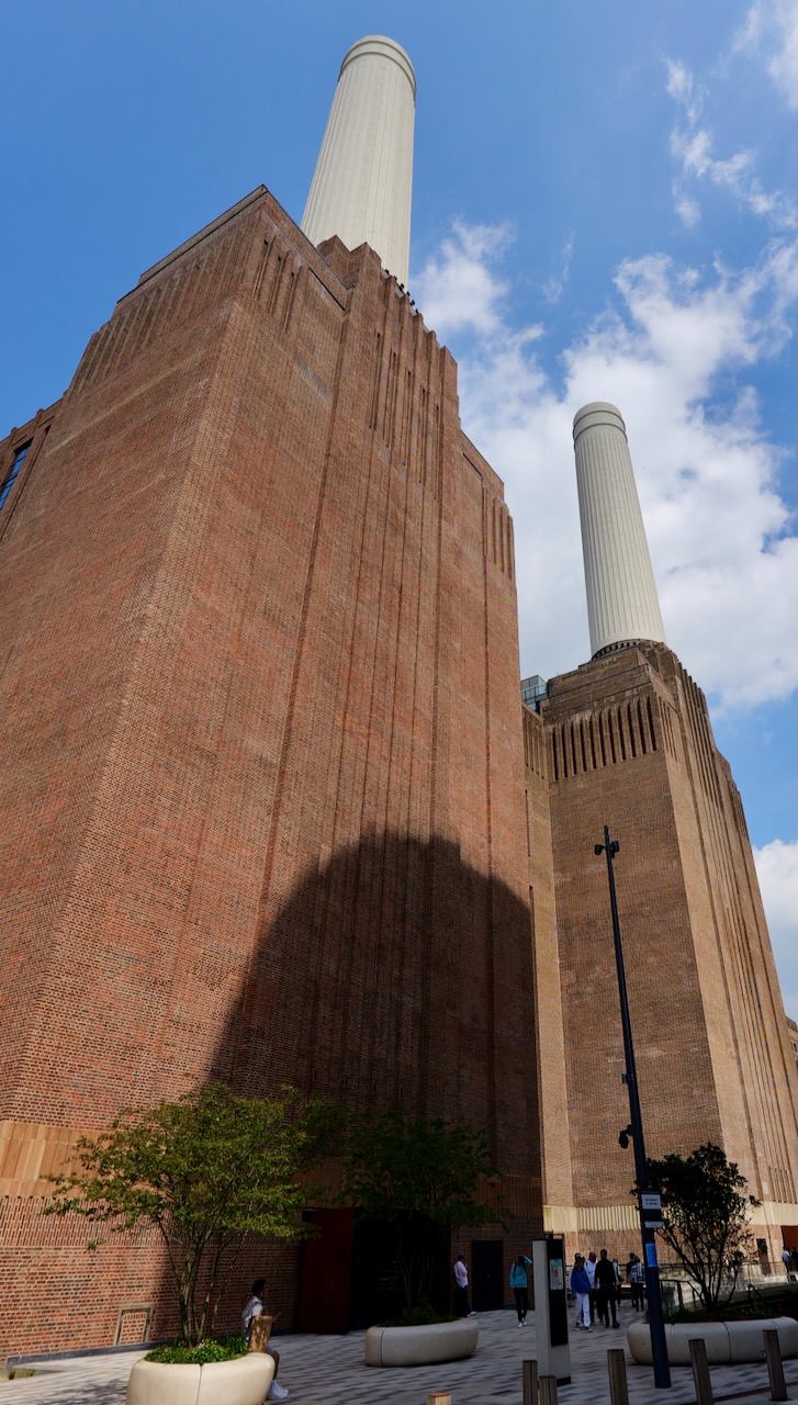 Close up of the South Chimneys